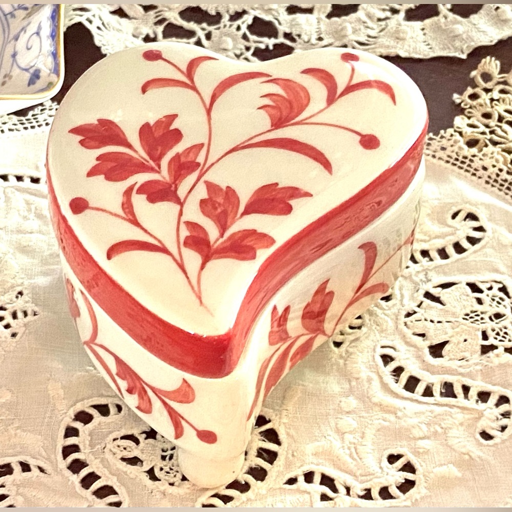 ANDREA BY SADEK Footed Heart Box Rose Red on Ivory Porcelain NEW 4” in box